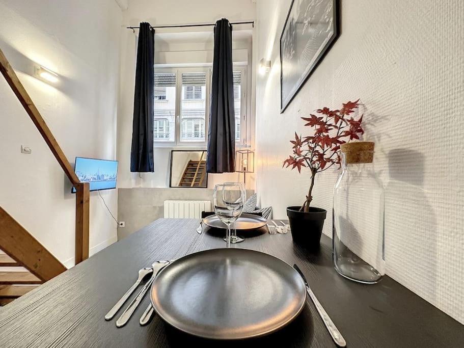 Cosy Appt Coeur De Lyon 1 Imbertアパートメント エクステリア 写真